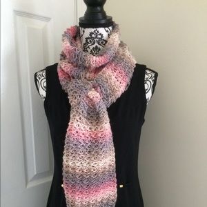 NWOT SCARF HAND KNITTED